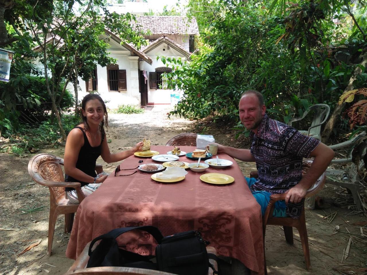 White House Hotel Unawatuna Buitenkant foto