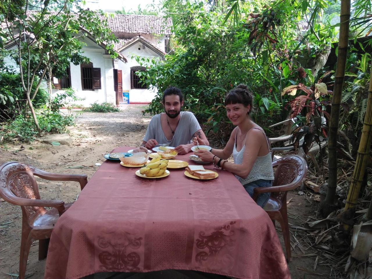 White House Hotel Unawatuna Buitenkant foto